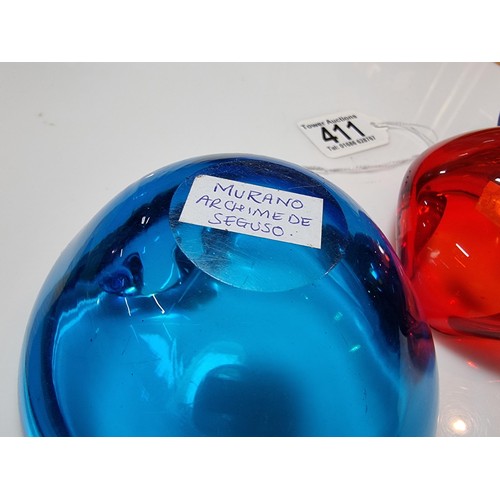 411 - 3x good quality vintage Murano hand blown bowls, to include a Murano Archimede Seguso blue bowl. All... 