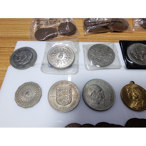 380 - A large quantity of various British and world coins to include a quantity of crowns, Irish coins, ol... 