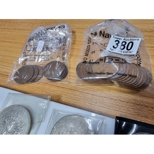 380 - A large quantity of various British and world coins to include a quantity of crowns, Irish coins, ol... 