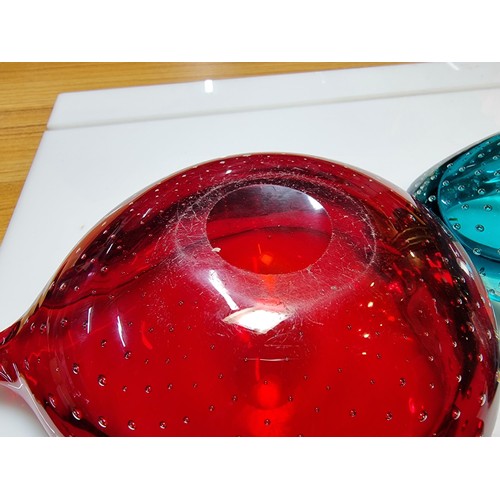 412 - A collection of 3x good quality vintage 1970's genuine Murano glass ash trays all with air bubble de... 