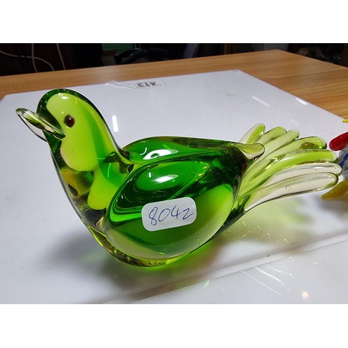 413 - A large collection of 10x various good quality model art glass birds. To include a rare vintage Whit... 