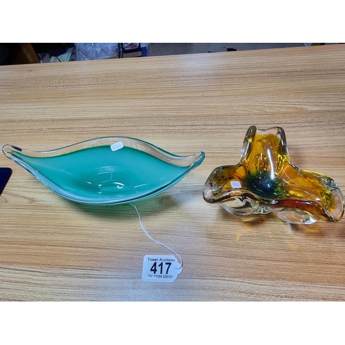 417 - 2x pieces of good quality art glass to include a boat shaped vase in light green possibly by Eystein... 