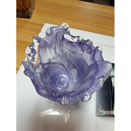 419 - A quantity of 5 pieces of good quality named art glass to include a Whitefriars lobed vase (9727), a... 