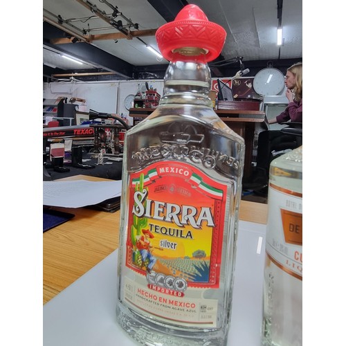 423 - 2 new and sealed bottles of liquor to include sierra tequila silver, bottle 50cl and a De Kuyper Cur... 