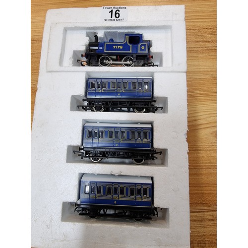 16 - A Hornby 7178 blue Caledonian locomotive and 3 matching coaches in as new condition. Never had any u... 