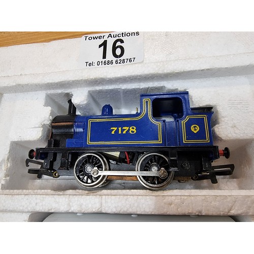 16 - A Hornby 7178 blue Caledonian locomotive and 3 matching coaches in as new condition. Never had any u... 