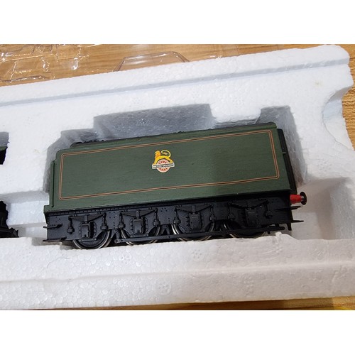 18 - A boxed Hornby R3086 Flying Scotsman locomotive and tender, appears to have been repainted into Brit... 