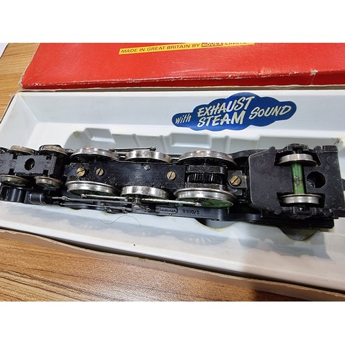 22 - A boxed Hornby R855 LNER Flying Scotsman locomotive and tender 4472 with exhaust steam sound in exce... 