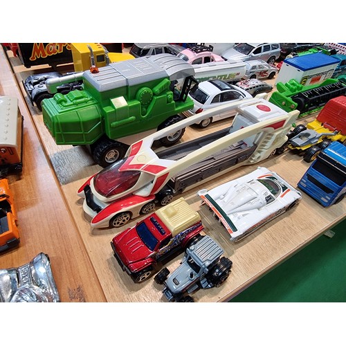 26 - A large quantity of various diecast cars and lorries including a quantity of truck trailers with adv... 