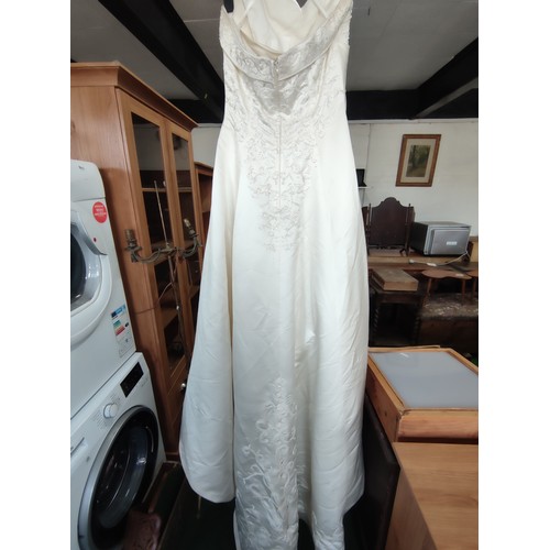 93 - A quantity of 6x various wedding dresses, some new with tags to include some good brand names, inclu... 