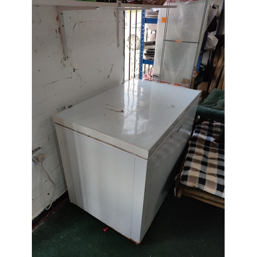 109 - LEC large chest freezer 272 litre internally clean condition in good working order