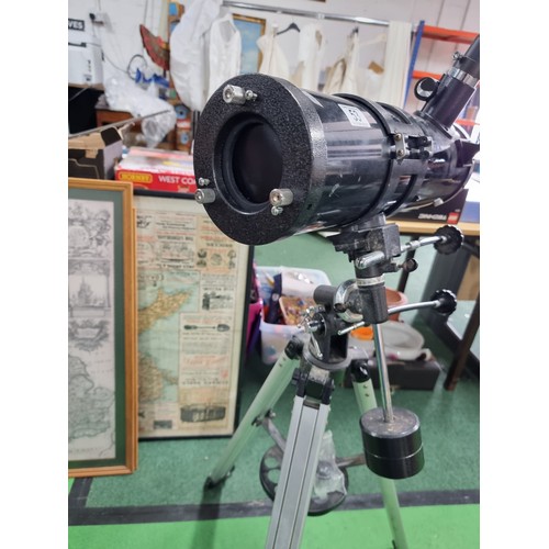 53 - A good quality vintage telescope with tripod stand by Celestron, model firstscope 114 compact 31041.... 