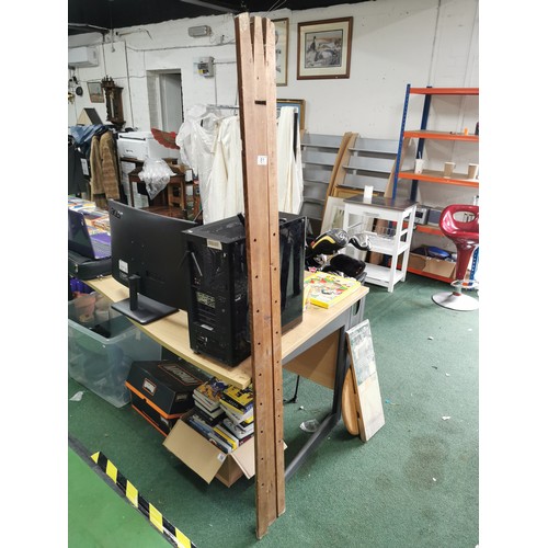 81 - Solid pine vintage display easel in good order height 179cm