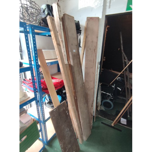 125 - Qty of good solid timer lengths inc. 2 scaffold type boards etc 2m tall