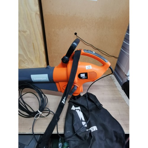 150 - PBX 2400w garden vac and leaf blower electric with pouch good working order