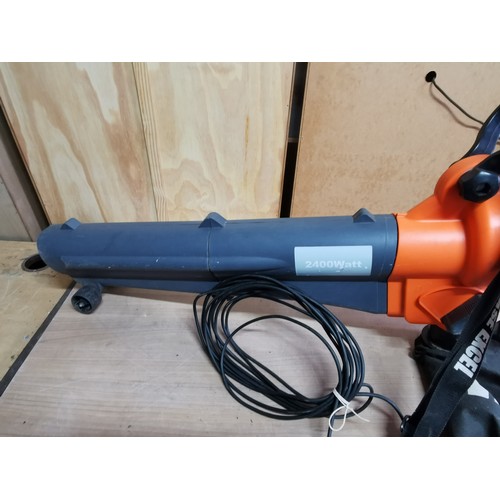 150 - PBX 2400w garden vac and leaf blower electric with pouch good working order