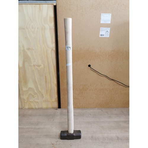 171 - Heavy duty sledge hammer with new hickory shaft in good order