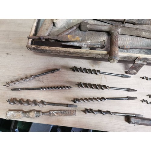 178 - Vintage carpenters chest in good order complete with tools inc augers, set square, slate hammer, pla... 