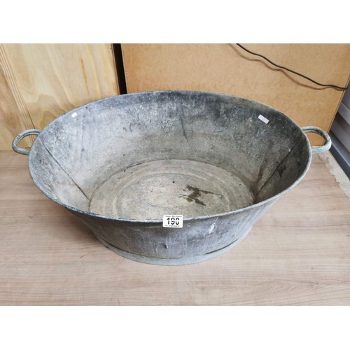 190 - Good quality vintage glavanised bath in good order, 28cm high 72cm wide,