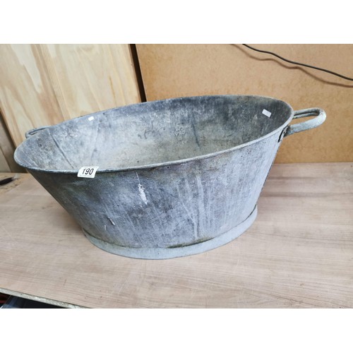 190 - Good quality vintage glavanised bath in good order, 28cm high 72cm wide,