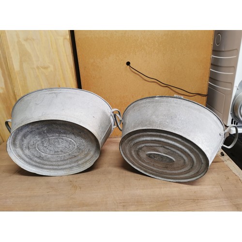 192 - 2x galvanised baths in good order largest measures 27cm high, 56cm wide