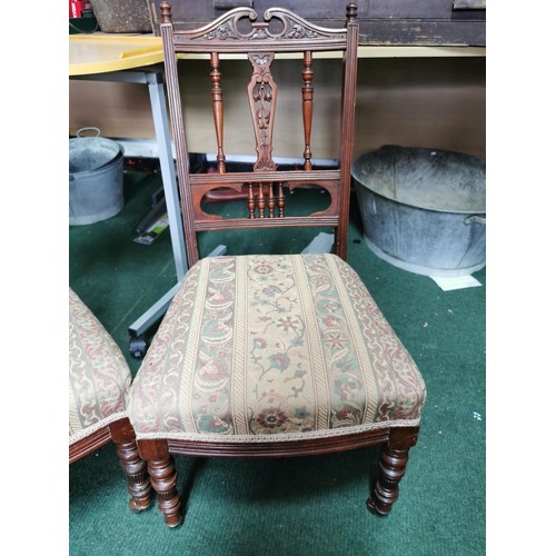 396 - 2x good quality ornate antique Georgian chairs with an ornate carved spindle back and turned legs wi... 