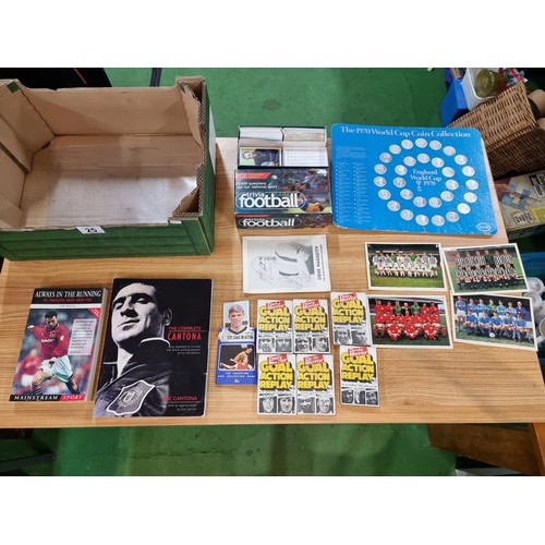 25 - A quantity of vintage football ephemera to include 6x rare daily mirror goal action replay flip book... 