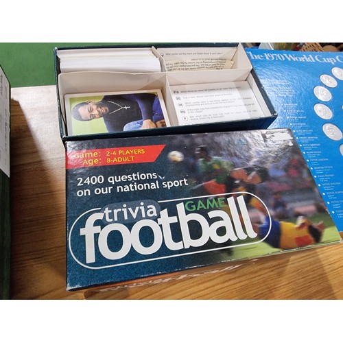 25 - A quantity of vintage football ephemera to include 6x rare daily mirror goal action replay flip book... 