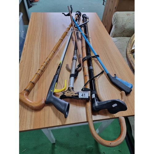 41 - A bundle of 8x various walking sticks and grabbers, all in good condition.