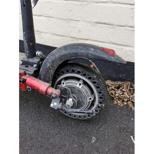 187 - Ienyrid M4 Pro electric scooter, comes with key & charger fold for ease of storage it does light up ... 