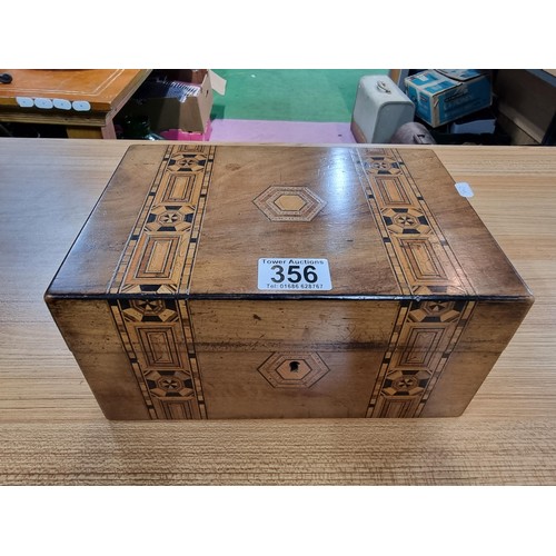 356 - A good antique solid mahogany box inlaid with marquetry work, in good condition, height of 12cm, len... 