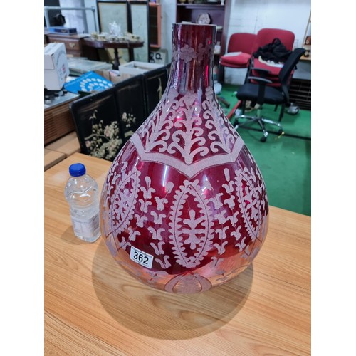 362 - a large impressive red glass bulbous vase with an etched design, in excellent condition with no dama... 