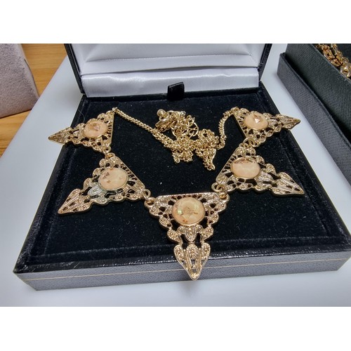 387 - A quantity of various boxed costume jewellery along with a quantity of brooches in clean condition.