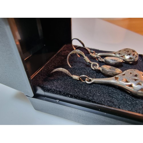 394 - 2 pairs of 925 silver drop earrings, both in clean condition marked 925.