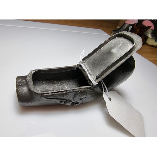 403 - A very rare antique Georgian pewter snuff box shaped as a flint lock pistol circa 1790, in good look... 