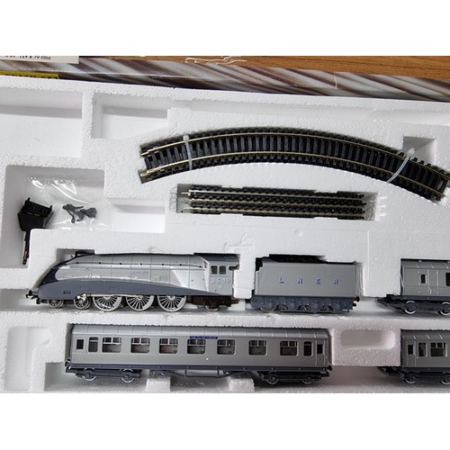 120 - A very rare Hornby R837 Silver Jubilee electric train set OO gauge, in very clean condition, only ha... 