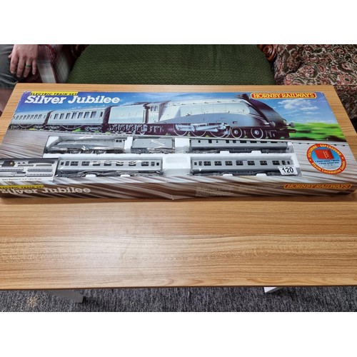 120 - A very rare Hornby R837 Silver Jubilee electric train set OO gauge, in very clean condition, only ha... 