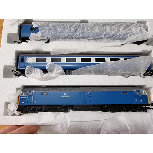 121 - A brand new in box Hornby R1093 The Blue Pullman train set, never had any use.