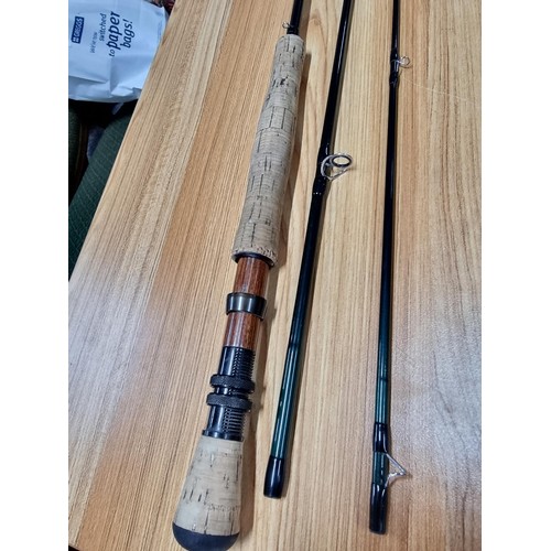 154 - Wychwood trueflex 3 piece fly rod in very clean condition, hardly any use. Complete with sleeve and ... 