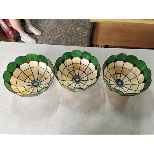 2 - Quantity of tiffany style green and cream lamp shades diameter 30cm