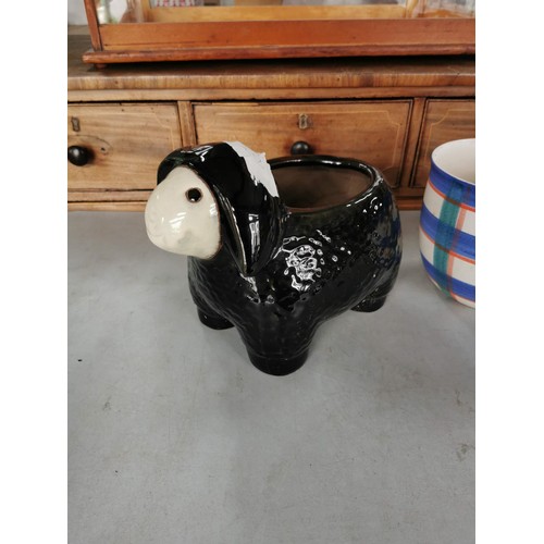 19 - Collection of 3x ceramic planters 1x in the form of a sheep, 1x in the form of a hen along with a We... 