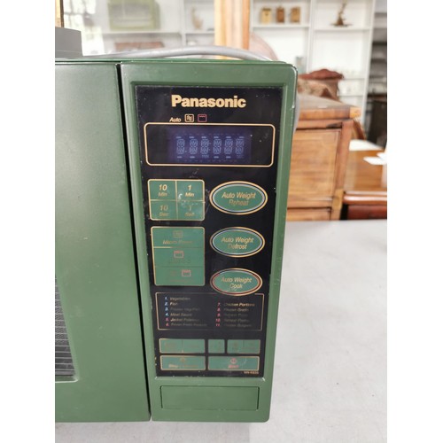 20 - Panasonic digital 800w green microwave auto weight, auto defrost functions