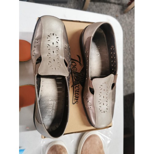 34 - Collection of ladies shoes inc hotter, June London, Sketchers,  size 6.5 uk along with a quantity of... 