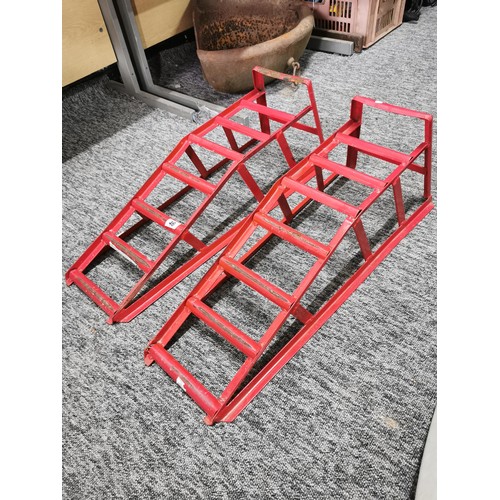 46 - Pair of heavy duty red car ramps in good order