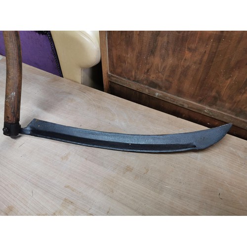 98 - Vintage good quality cast iron bladed scythe by Snath Co. in good order, showing good patina