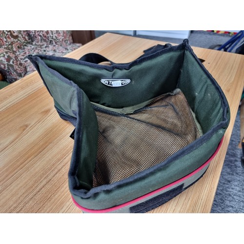 163 - 2x gents fishing vests along with a Ron Thompson fish bait bum bag tray. The vests are size medium a... 