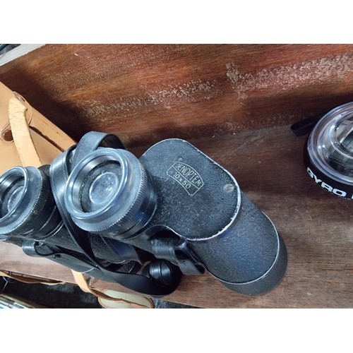 176 - A large pair of vintage Carl Zeiss Jena Jenoptem 10x50 binoculars in a good leather binoculars case.