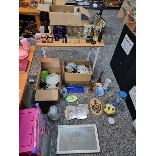 189 - A large job lot of collectables and odds in 3 boxes to include collectable glass bottles, scent bott... 