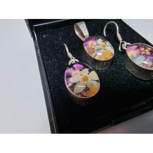 289 - 925 silver jewellery set, pendant and matching earrings all inset with real dried flowers in resin. ... 