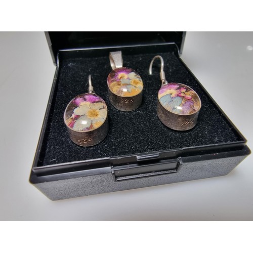 289 - 925 silver jewellery set, pendant and matching earrings all inset with real dried flowers in resin. ... 